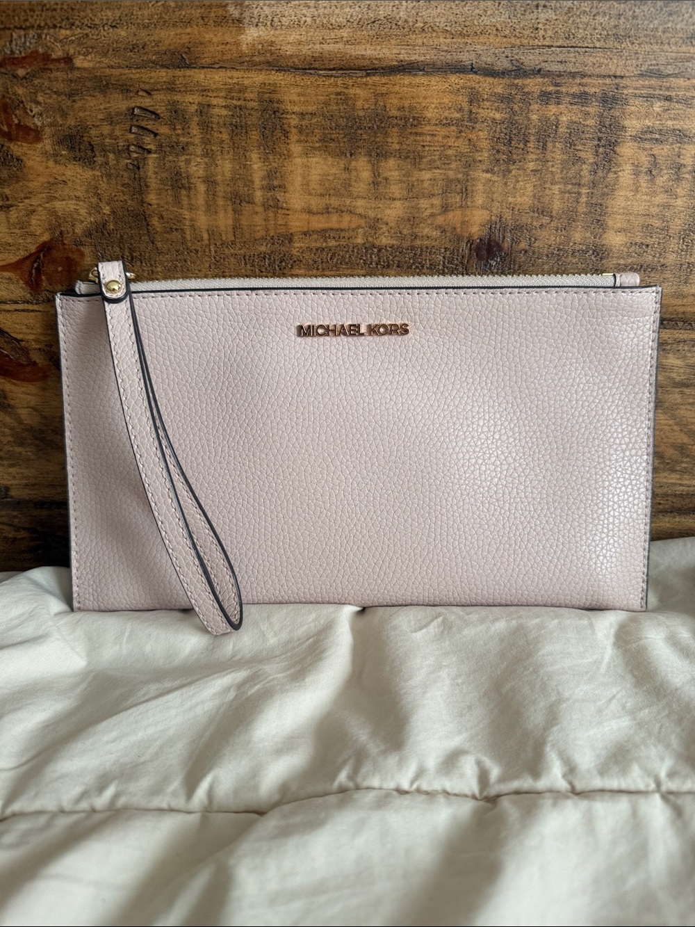 EUC-Michael Kors Pink Pebbled Leather Wristlet Clutch